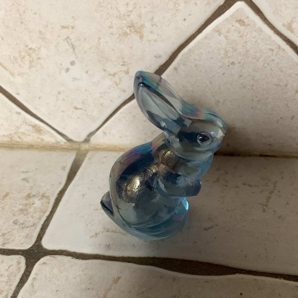 Fenton Iridescent Blue Carnival Glass Bunny - Picture 2 of 5